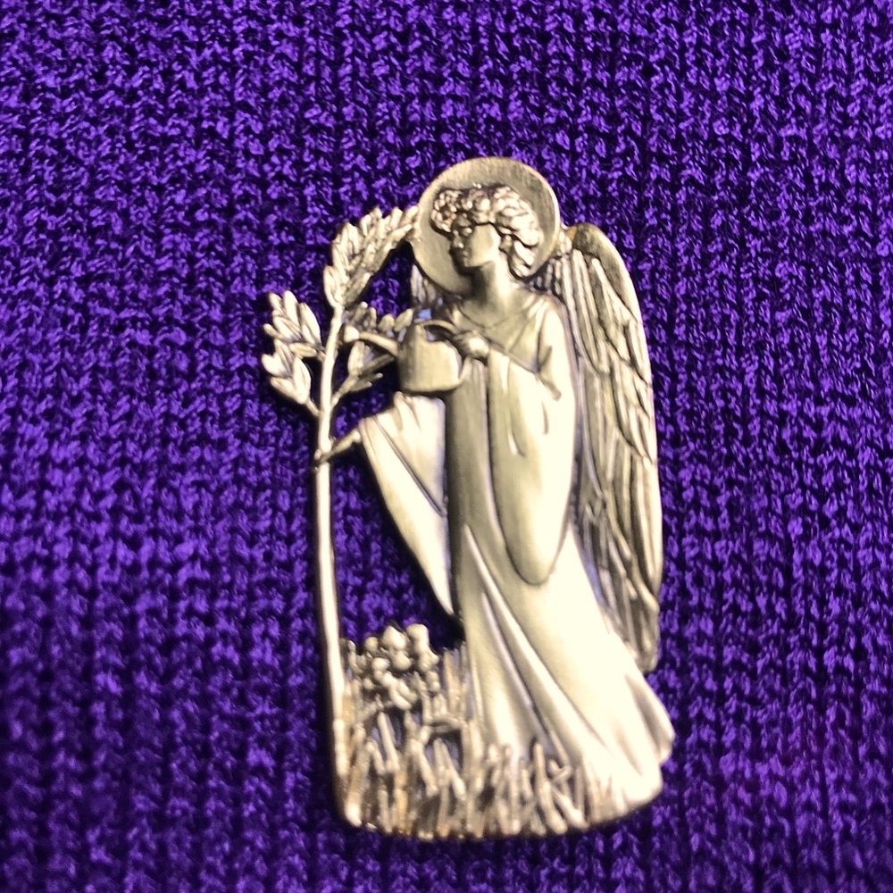 Amazing marked vintage rare Broach real gold